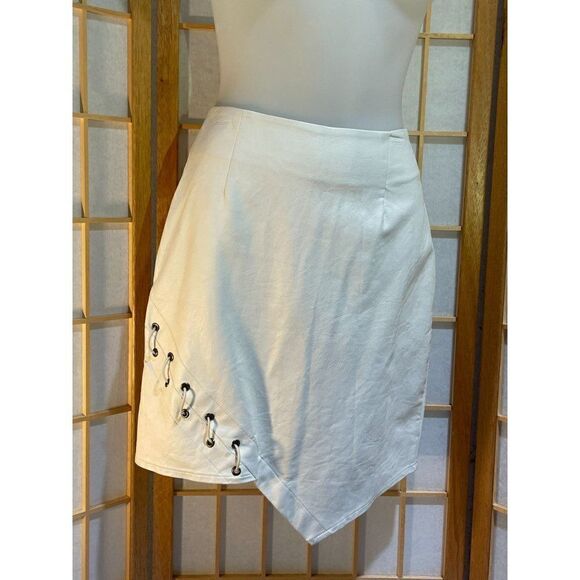 TOBIâSPâVeganâLeather AsymmetricalâSkirt - Picture 9 of 12